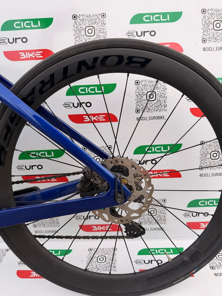 Used Trek Madone SL 6 Di2 Gen 6 2023 2023 Road & Gravel — image 9 of 13