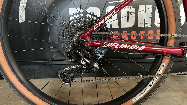 Used Specialized Chisel Hardtail Comp 2025 2025 Mountainbike, Red, 29 — image 2 of 6