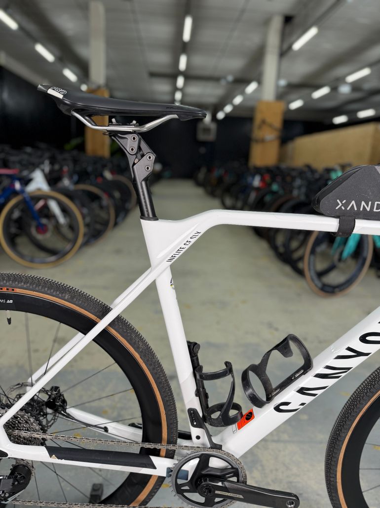 Used Canyon Inflite CF SLX 8 AXS 2024 2024 Road & Gravel, Blanco — image 9 of 24