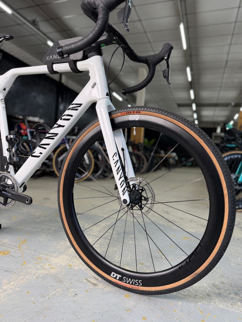 Used Canyon Inflite CF SLX 8 AXS 2024 2024 Road & Gravel, Blanco — image 4 of 24