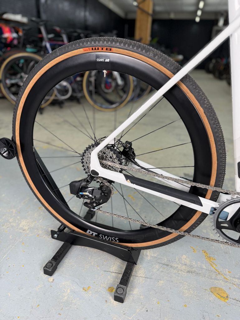 Used Canyon Inflite CF SLX 8 AXS 2024 2024 Road & Gravel, Blanco — image 14 of 24
