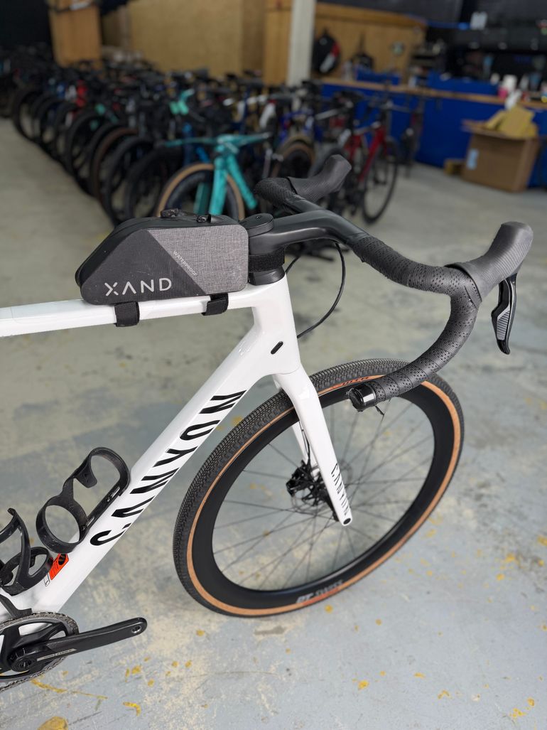 Used Canyon Inflite CF SLX 8 AXS 2024 2024 Road & Gravel, Blanco — image 11 of 24