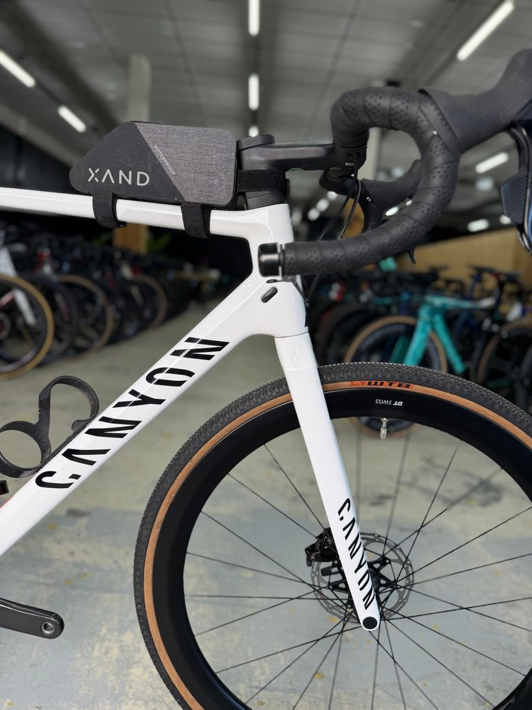 Used Canyon Inflite CF SLX 8 AXS 2024 2024 Road & Gravel, Blanco — image 7 of 24
