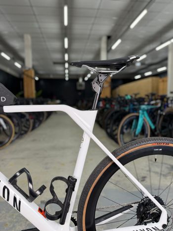 Used Canyon Inflite CF SLX 8 AXS 2024 2024 Road & Gravel, Blanco — image 23 of 24
