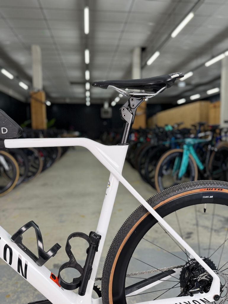 Used Canyon Inflite CF SLX 8 AXS 2024 2024 Road & Gravel, Blanco — image 23 of 24