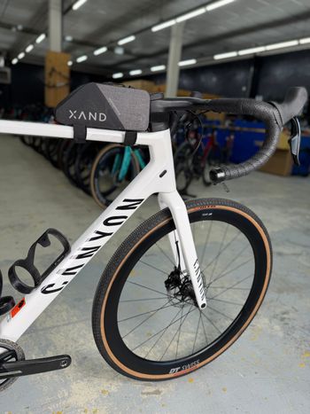 Used Canyon Inflite CF SLX 8 AXS 2024 2024 Road & Gravel, Blanco — image 10 of 24