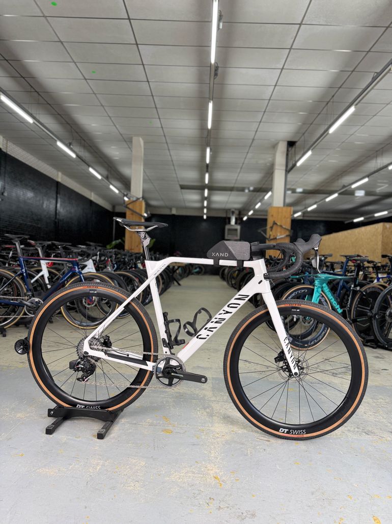 Used Canyon Inflite CF SLX 8 AXS 2024 2024 Road & Gravel, Blanco — image 1 of 24