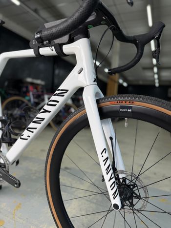 Used Canyon Inflite CF SLX 8 AXS 2024 2024 Road & Gravel, Blanco — image 8 of 24