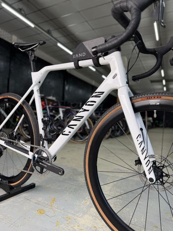Used Canyon Inflite CF SLX 8 AXS 2024 2024 Road & Gravel, Blanco — image 3 of 24