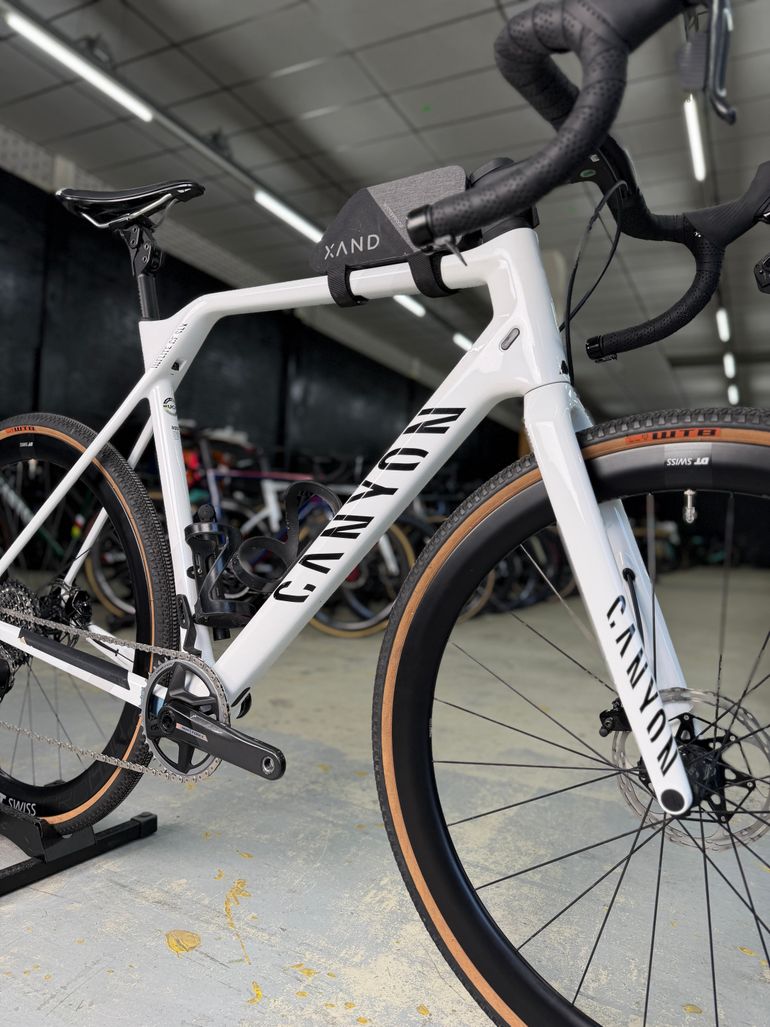 Used Canyon Inflite CF SLX 8 AXS 2024 2024 Road & Gravel, Blanco — image 3 of 24