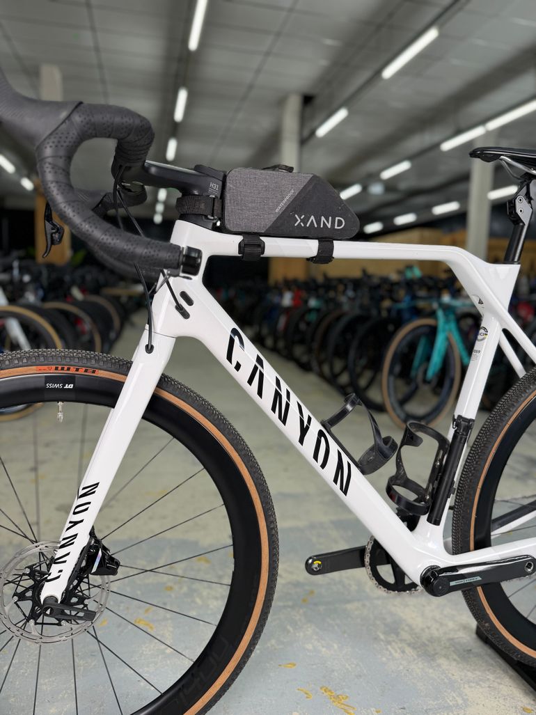 Used Canyon Inflite CF SLX 8 AXS 2024 2024 Road & Gravel, Blanco — image 18 of 24
