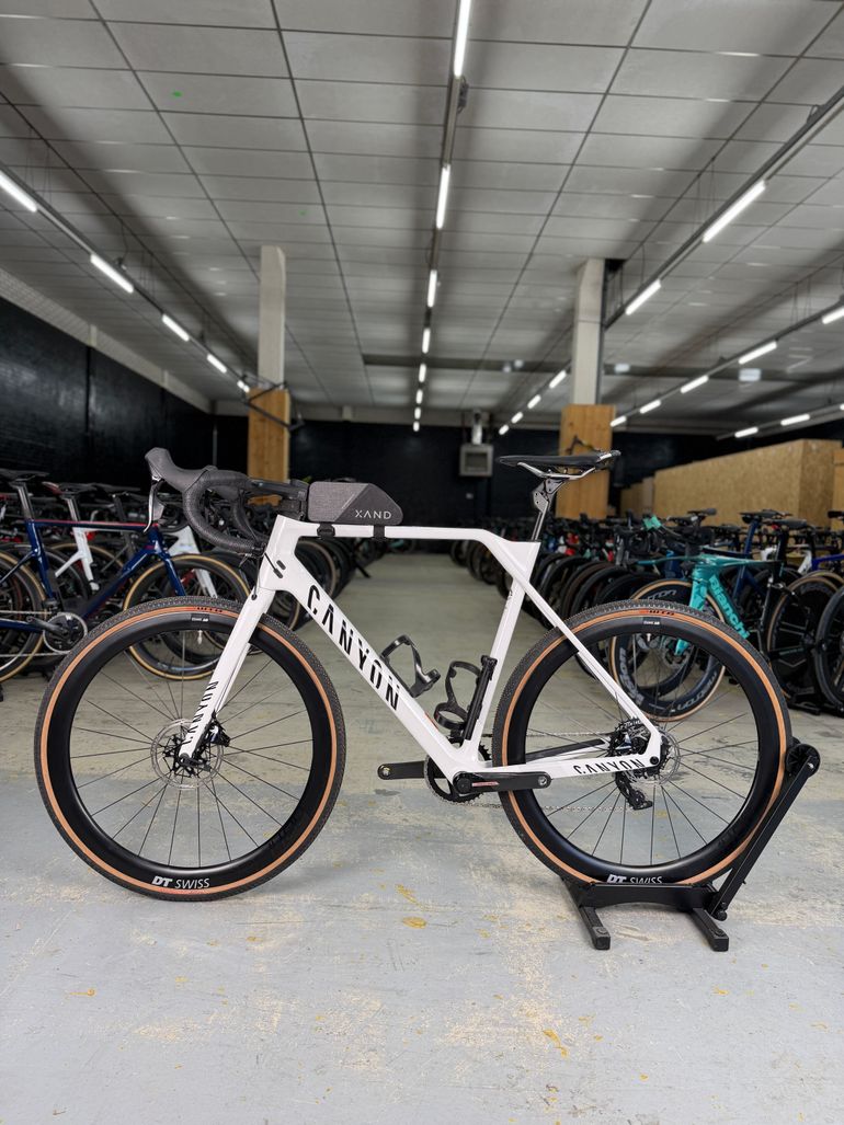 Used Canyon Inflite CF SLX 8 AXS 2024 2024 Road & Gravel, Blanco — image 20 of 24