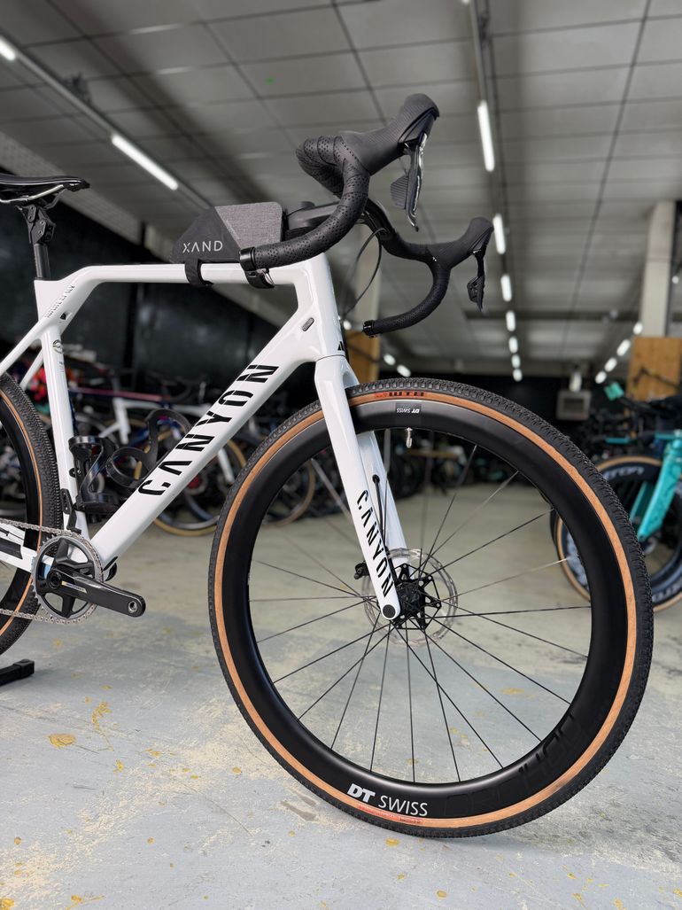Used Canyon Inflite CF SLX 8 AXS 2024 2024 Road & Gravel, Blanco — image 5 of 24