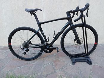 Used Specialized Tarmac SL7 Sport - Shimano 105 2025 2025 Road & Gravel, Schwarz — image 3 of 16