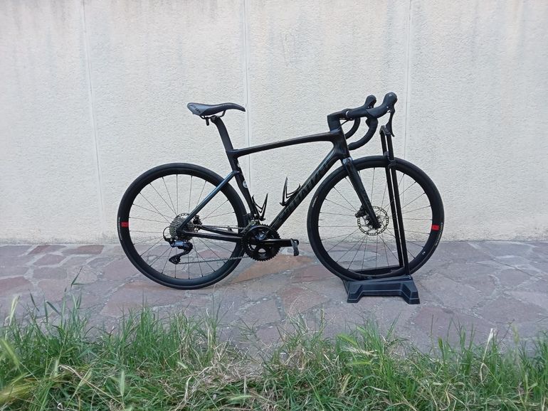 Used Specialized Tarmac SL7 Sport - Shimano 105 2025 2025 Road & Gravel, Schwarz — image 2 of 16