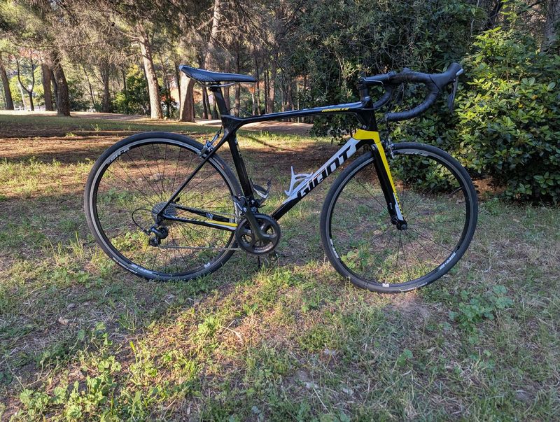 Used Giant TCR Advanced 3 2016 2016 Road & Gravel, Black — image 1 of 11