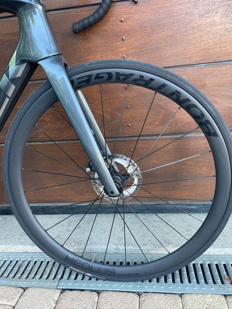 Used Trek Émonda SL 6 Disc Pro 2022 2022 Road & Gravel, Light Gray — image 4 of 5