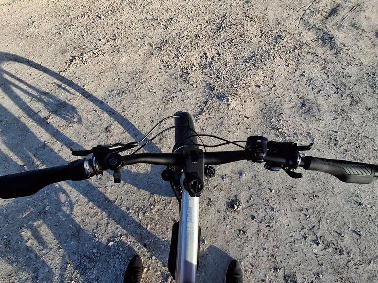 Used ROCKRIDER VTT RANDONNÉE EXPLORE 700 ALU 27,5 PLUS 2023 Mountainbike, Light Gray — image 1 of 10