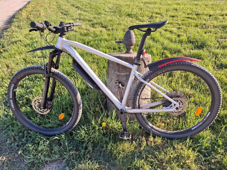 Used ROCKRIDER VTT RANDONNÉE EXPLORE 700 ALU 27,5 PLUS 2023 Mountainbike, Light Gray — image 6 of 10