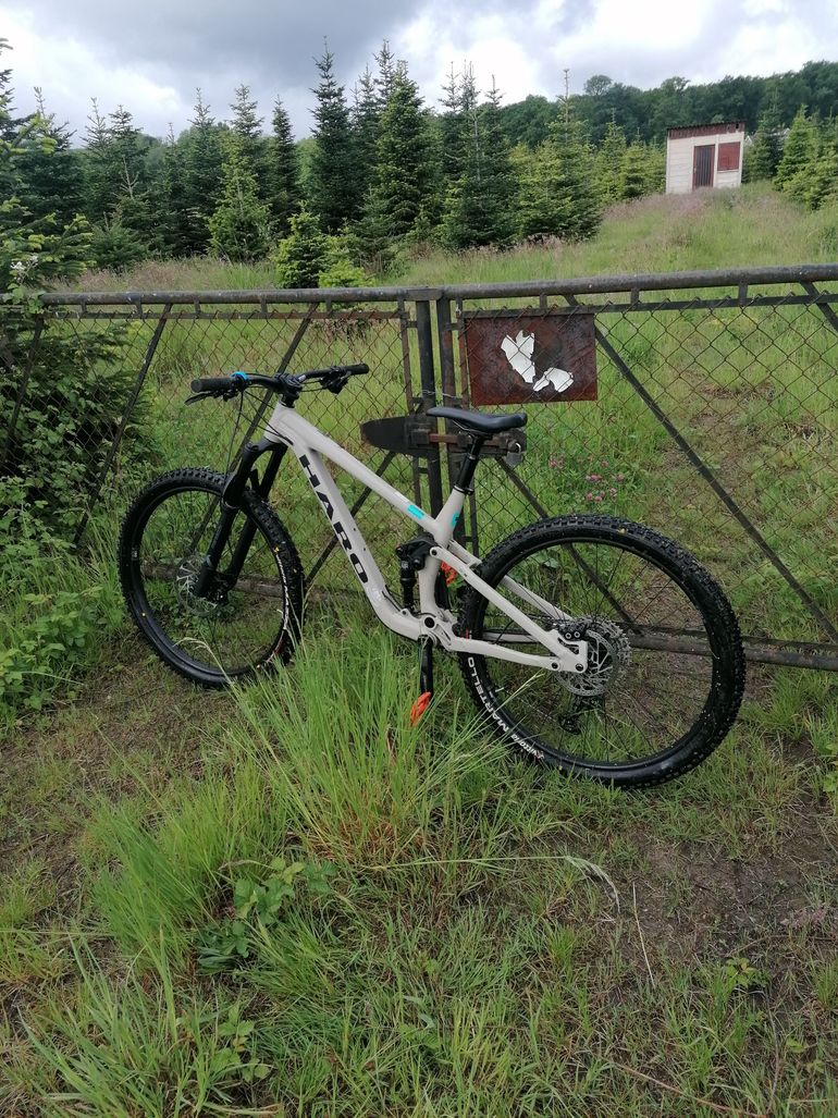 Used Haro Daley Alloy 3 2025 2025 Mountainbike, Grigio chiaro — image 2 of 3