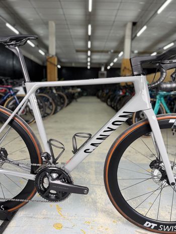 Used Canyon Ultimate CF SL 8 Disc Di2 2022 2022 Road & Gravel, Light Gray — image 26 of 39