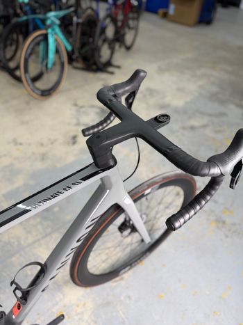 Used Canyon Ultimate CF SL 8 Disc Di2 2022 2022 Road & Gravel, Light Gray — image 7 of 39