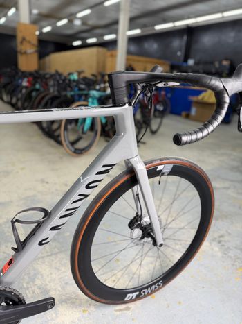 Used Canyon Ultimate CF SL 8 Disc Di2 2022 2022 Road & Gravel, Light Gray — image 15 of 39