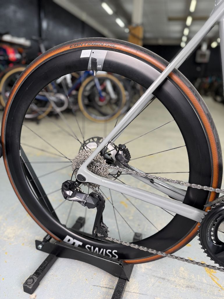 Used Canyon Ultimate CF SL 8 Disc Di2 2022 2022 Road & Gravel, Light Gray — image 22 of 39