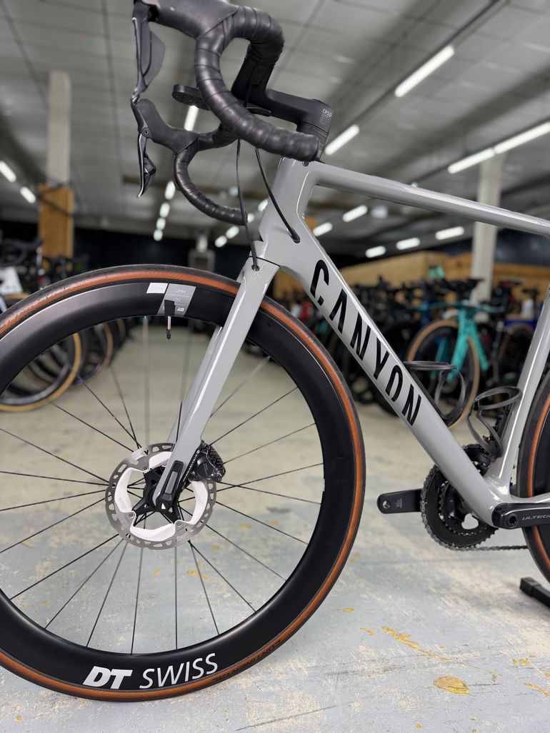 Used Canyon Ultimate CF SL 8 Disc Di2 2022 2022 Road & Gravel, Light Gray — image 29 of 39