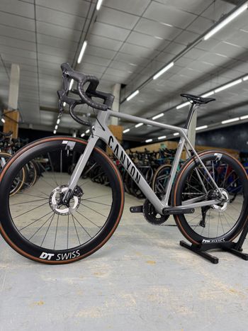 Used Canyon Ultimate CF SL 8 Disc Di2 2022 2022 Road & Gravel, Light Gray — image 30 of 39