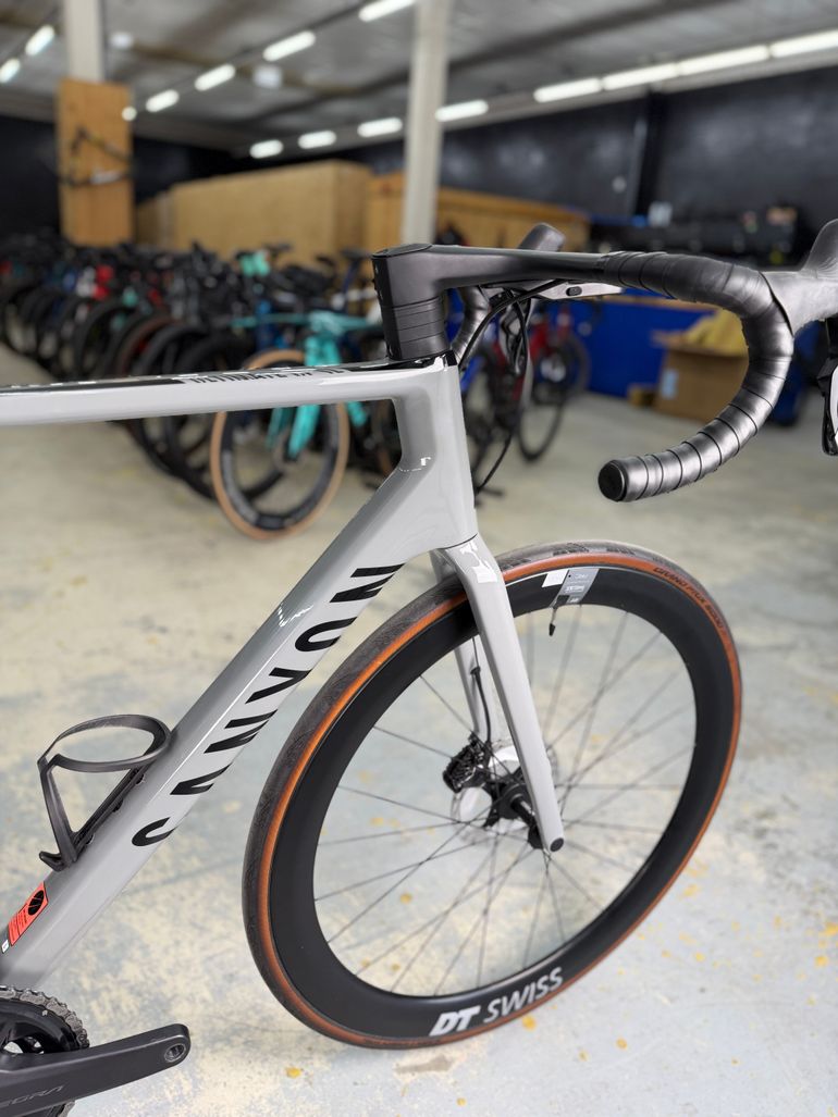 Used Canyon Ultimate CF SL 8 Disc Di2 2022 2022 Road & Gravel, Light Gray — image 16 of 39