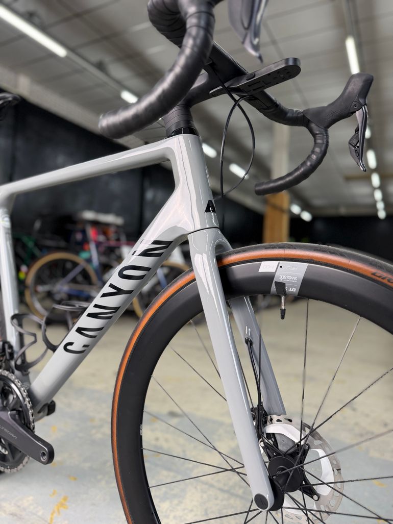 Used Canyon Ultimate CF SL 8 Disc Di2 2022 2022 Road & Gravel, Light Gray — image 3 of 39