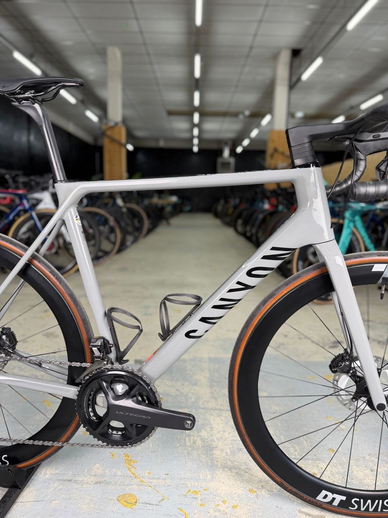 Used Canyon Ultimate CF SL 8 Disc Di2 2022 2022 Road & Gravel, Light Gray — image 27 of 39