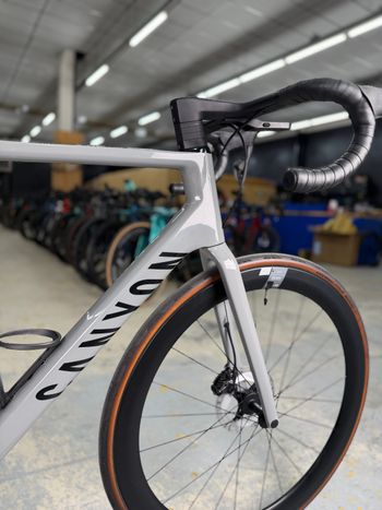 Used Canyon Ultimate CF SL 8 Disc Di2 2022 2022 Road & Gravel, Light Gray — image 14 of 39