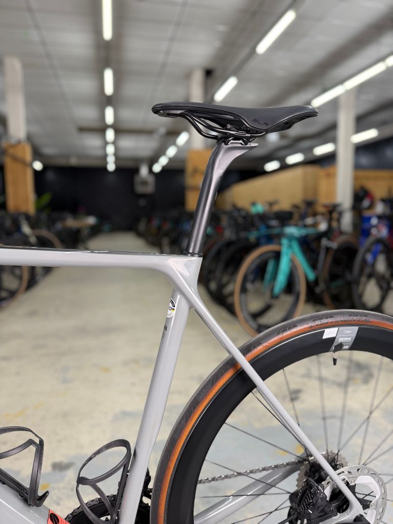 Used Canyon Ultimate CF SL 8 Disc Di2 2022 2022 Road & Gravel, Light Gray — image 32 of 39