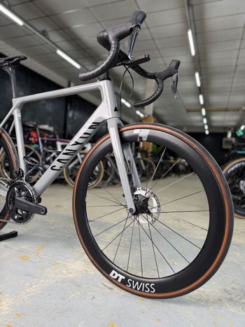 Used Canyon Ultimate CF SL 8 Disc Di2 2022 2022 Road & Gravel, Light Gray — image 6 of 39