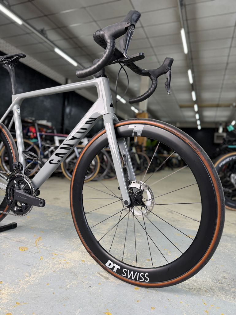 Used Canyon Ultimate CF SL 8 Disc Di2 2022 2022 Road & Gravel, Light Gray — image 6 of 39
