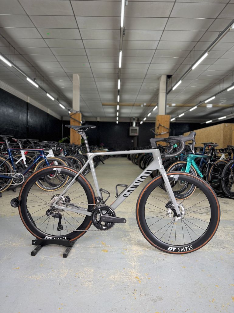 Used Canyon Ultimate CF SL 8 Disc Di2 2022 2022 Road & Gravel, Light Gray — image 1 of 39