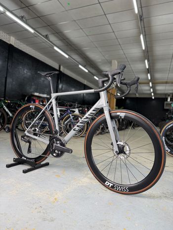 Used Canyon Ultimate CF SL 8 Disc Di2 2022 2022 Road & Gravel, Light Gray — image 2 of 39