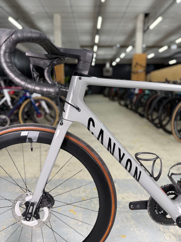 Used Canyon Ultimate CF SL 8 Disc Di2 2022 2022 Road & Gravel, Light Gray — image 36 of 39