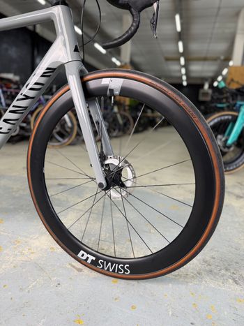Used Canyon Ultimate CF SL 8 Disc Di2 2022 2022 Road & Gravel, Light Gray — image 5 of 39