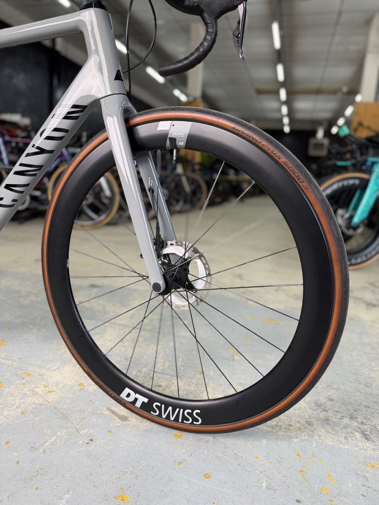 Used Canyon Ultimate CF SL 8 Disc Di2 2022 2022 Road & Gravel, Light Gray — image 5 of 39