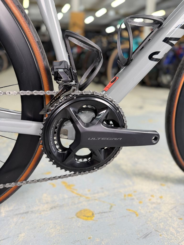 Used Canyon Ultimate CF SL 8 Disc Di2 2022 2022 Road & Gravel, Light Gray — image 20 of 39