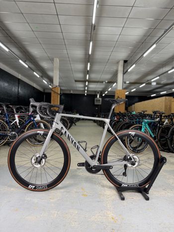 Used Canyon Ultimate CF SL 8 Disc Di2 2022 2022 Road & Gravel, Light Gray — image 31 of 39