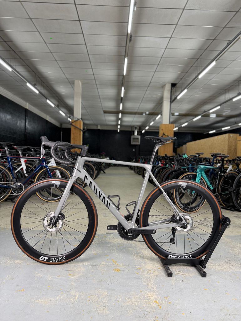 Used Canyon Ultimate CF SL 8 Disc Di2 2022 2022 Road & Gravel, Light Gray — image 31 of 39