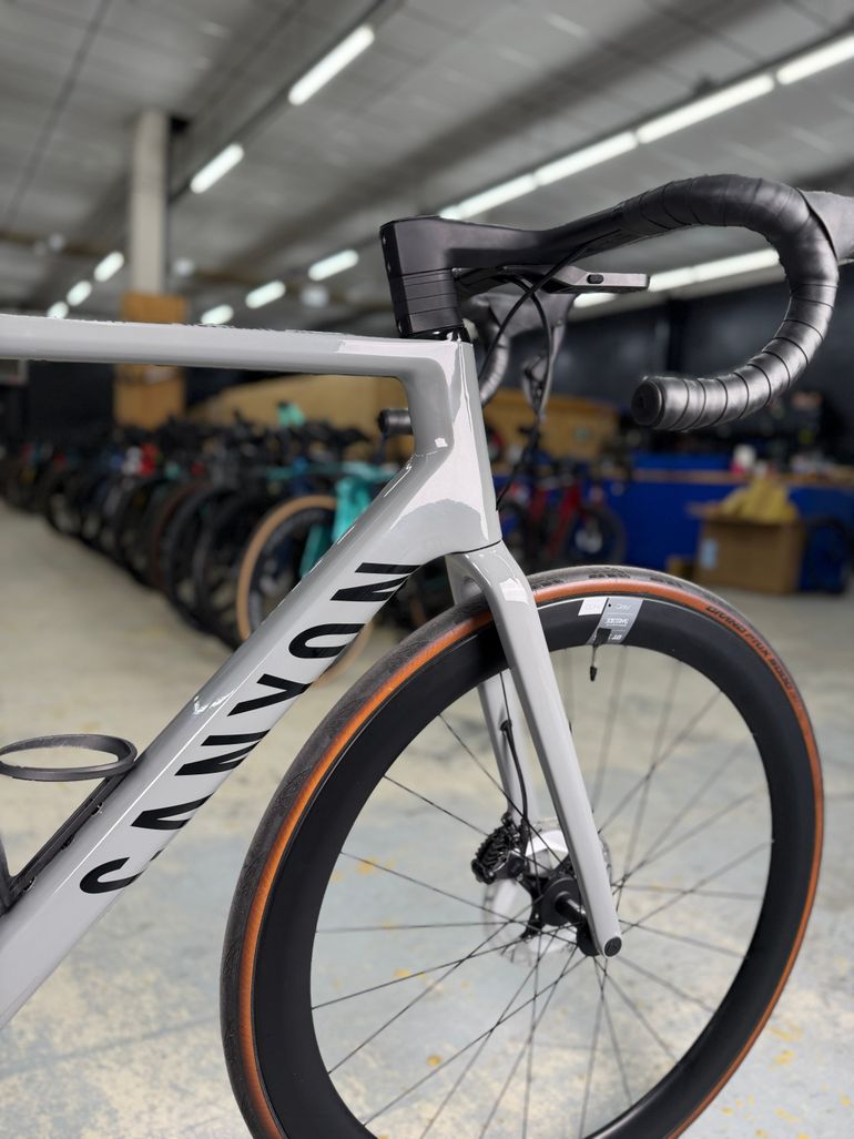 Used Canyon Ultimate CF SL 8 Disc Di2 2022 2022 Road & Gravel, Light Gray — image 13 of 39