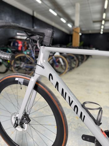 Used Canyon Ultimate CF SL 8 Disc Di2 2022 2022 Road & Gravel, Light Gray — image 35 of 39