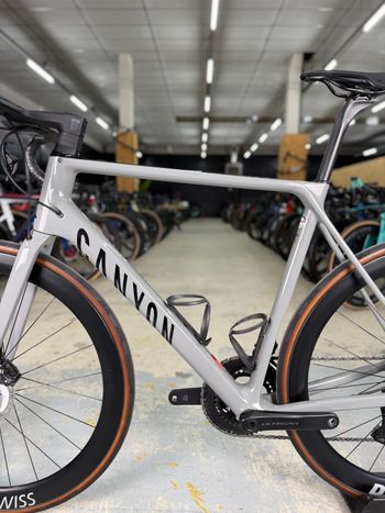 Used Canyon Ultimate CF SL 8 Disc Di2 2022 2022 Road & Gravel, Light Gray — image 38 of 39
