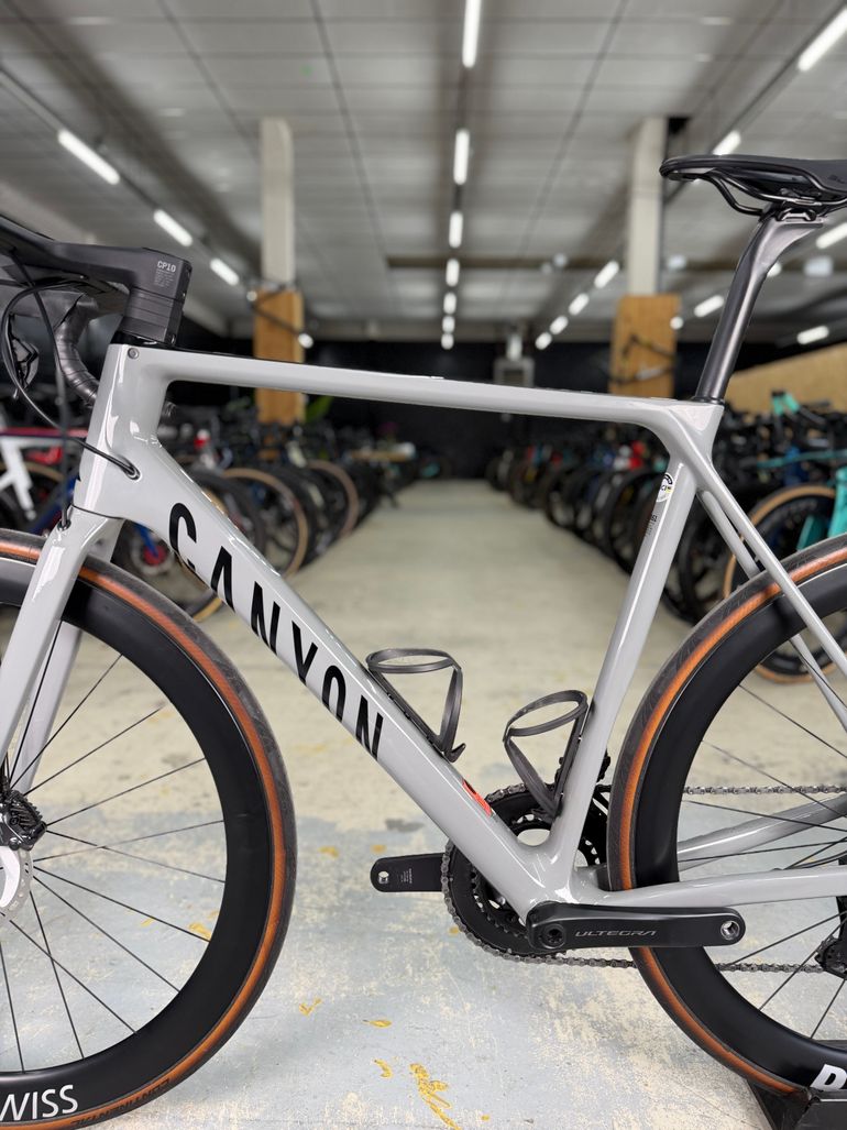 Used Canyon Ultimate CF SL 8 Disc Di2 2022 2022 Road & Gravel, Light Gray — image 38 of 39