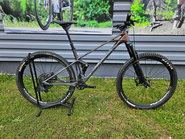 Used Mondraker RAZE CARBON R 2024 2024 Mountainbike — image 1 of 5